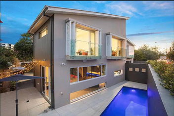 Stylish Surfers Paradise Haven 4BR4B Stunning Pool 2 with Surfers Gold Coast