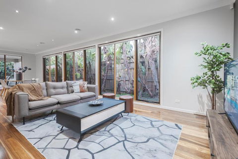 Superior 4br2ba Home In Greenvale - Surfers Gold Coast 1