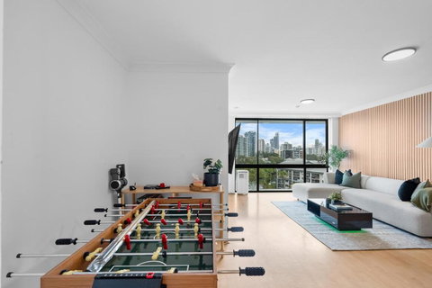 The Hideaway - Riverside Central Surfers 2BR Apartment With Parking And Pool - Surfers Gold Coast 2