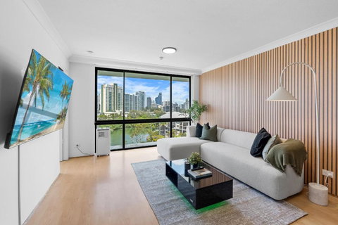 The Hideaway - Riverside Central Surfers 2BR Apartment With Parking And Pool - Surfers Gold Coast 0