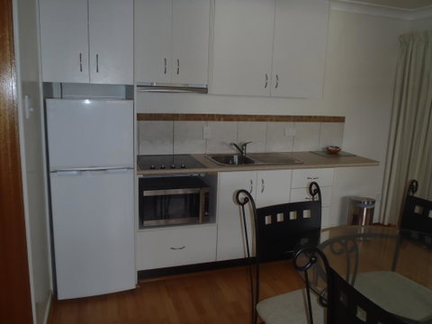 Beachside Holiday Units - Surfers Gold Coast 2