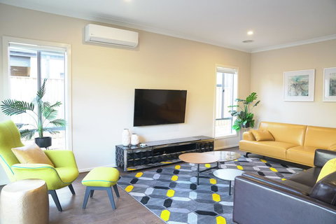 Beautiful House In Melbourne Southwest - Surfers Gold Coast 1