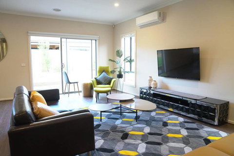 Beautiful House In Melbourne Southwest - Surfers Gold Coast 3