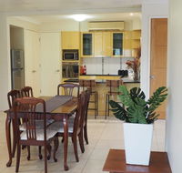Bed and Breakfast with airport transfers and rental car - Surfers Gold Coast