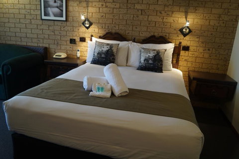 Belltower Motor Inn - Surfers Gold Coast 2