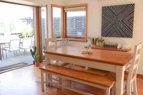 Best Location In Hobart! Luxury 4 Bedroom With Stunning Views - Surfers Gold Coast 2