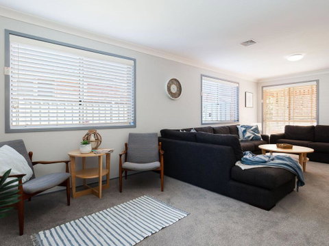 Blue Bay, 83a Rocky Point Road - Foxtel & Air Conditioning Downstairs - Surfers Gold Coast 1