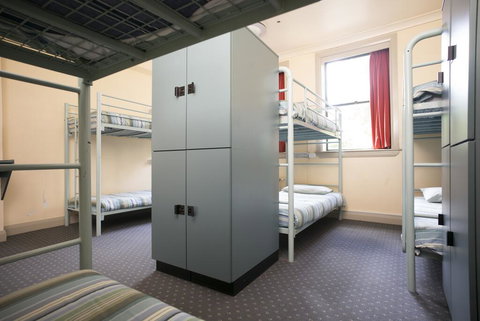 Blue Mountains YHA - Surfers Gold Coast 3