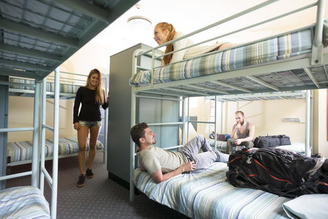 Blue Mountains YHA - Surfers Gold Coast 2