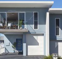 Blue Pelican - pacific views walk to beach - Surfers Gold Coast