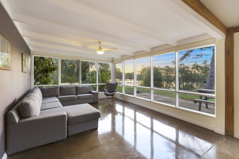 Bluff View River House - Stunning Riverfront - Surfers Gold Coast 3