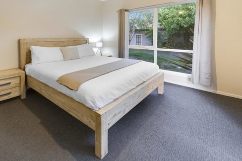 Bluff View River House - Stunning Riverfront - Surfers Gold Coast 1