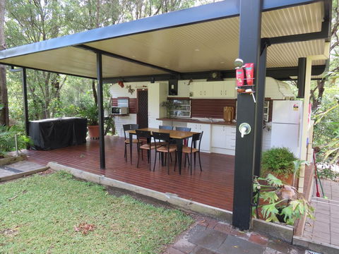 BoBRENE On Tamborine Nude Retreat - Cosy Chalet - Surfers Gold Coast 3