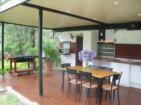 BoBRENE On Tamborine Nude Retreat - Cosy Chalet - Surfers Gold Coast 2