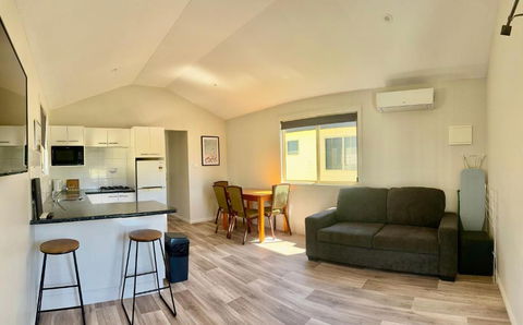 Timbertown Motel - Surfers Gold Coast 1