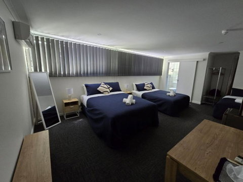 Warners Bay Hotel - Surfers Gold Coast 3
