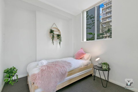 WARRICK FRAM 3 BEDS APT FREE PARKING WALK TO WESTFIELD CLOSE TO HOSPITAL NWF003 - Surfers Gold Coast 1
