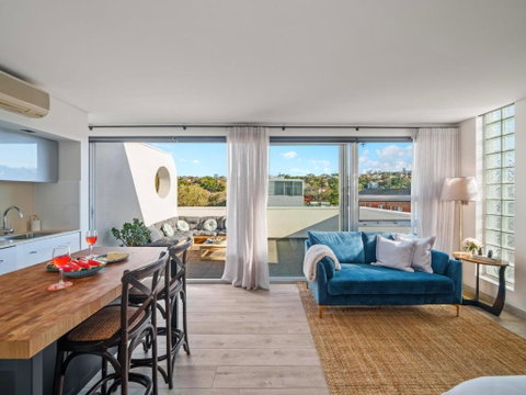 XQ Collection La Casa De Frida - Modern Studio With Balcony - Surfers Gold Coast 2