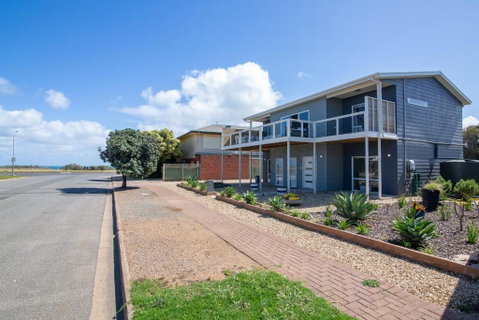 Xanadu - Aldinga Beach - C21 SouthCoast Holidays - Surfers Gold Coast 1