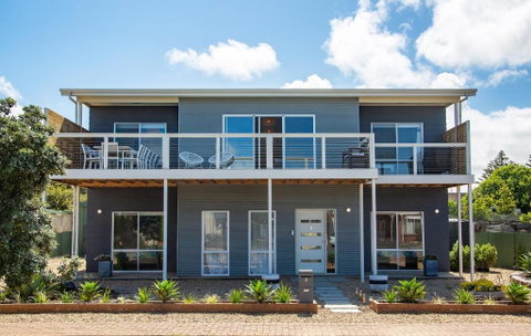 Xanadu - Aldinga Beach - C21 SouthCoast Holidays - Surfers Gold Coast 0