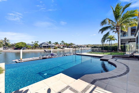 YALLA24-Luxury Resort Style Home - Surfers Gold Coast 1