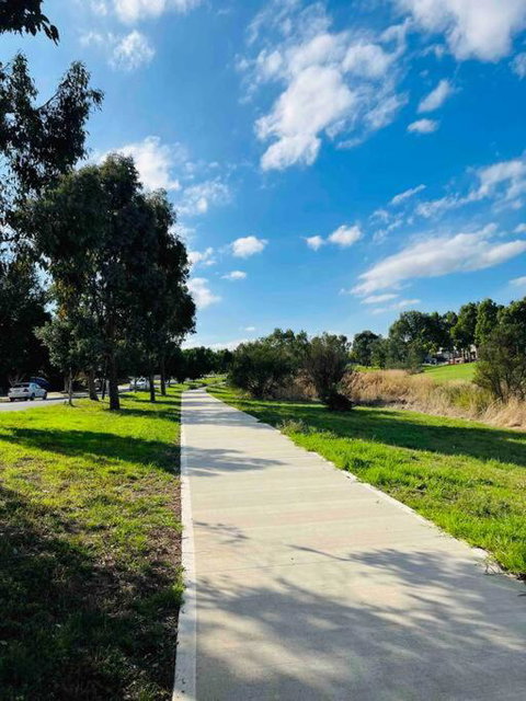 Yay! Enjoy An Entire House - Quiet, Spacious And Beautiful Stay In Melbourne - Surfers Gold Coast 3