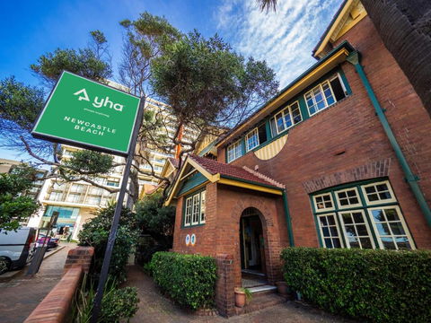 YHA Newcastle Beach - Surfers Gold Coast 0