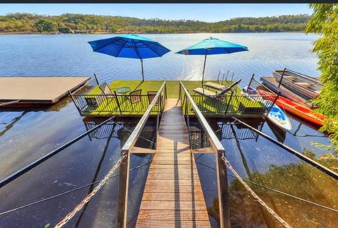 Rumah Surgah On Lake Bennett - Surfers Gold Coast 0