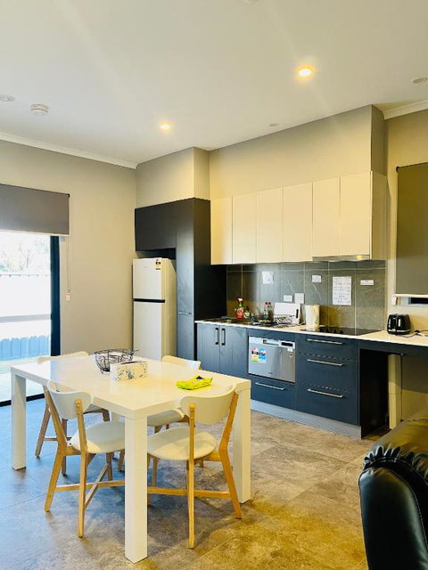 Berrimah Cozy Retreat - Surfers Gold Coast 1