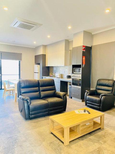 Berrimah Cozy Retreat - Surfers Gold Coast 4