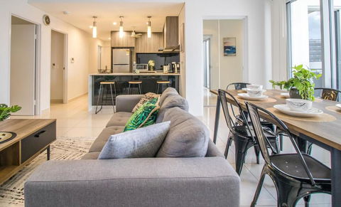 ZEN CENTRAL CBD - Affordable 3-Bdrm Apt In The Heart Of Darwin City - Surfers Gold Coast 2