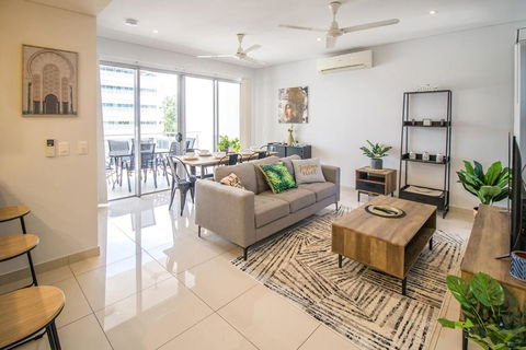 ZEN CENTRAL CBD - Affordable 3-Bdrm Apt In The Heart Of Darwin City - Surfers Gold Coast 1