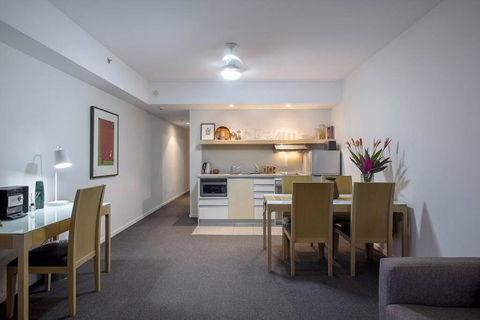 ZEN CITY & SEA Executive 1-BR Suite In Darwin CBD - Surfers Gold Coast 0