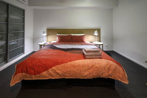 ZEN CITY & SEA Executive 1-BR Suite In Darwin CBD - Surfers Gold Coast 1