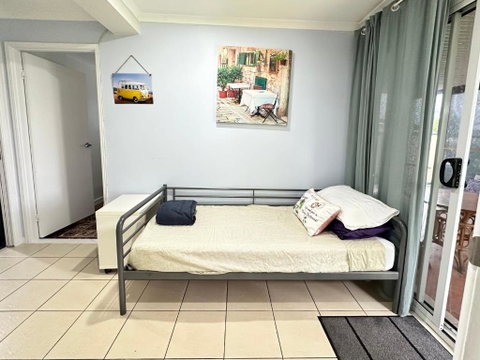 Zen Escape Guest House- Zen Garden Tiny Home, Nooky Studio - Surfers Gold Coast 3