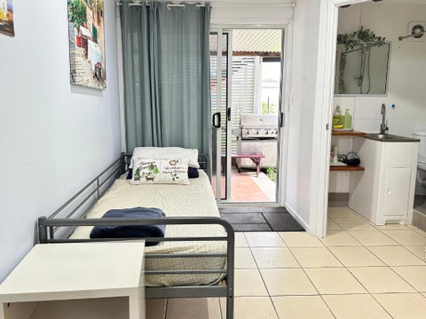 Zen Escape Guest House- Zen Garden Tiny Home, Nooky Studio - Surfers Gold Coast 2