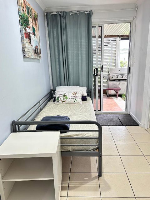 Zen Escape Guest House- Zen Garden Tiny Home, Nooky Studio - Surfers Gold Coast 1