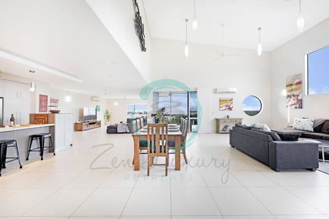 ZEN LUXURY: 2-Story 4-BR Penthouse In Darwin City With Mindal Markets & Harbour Views - Surfers Gold Coast 3