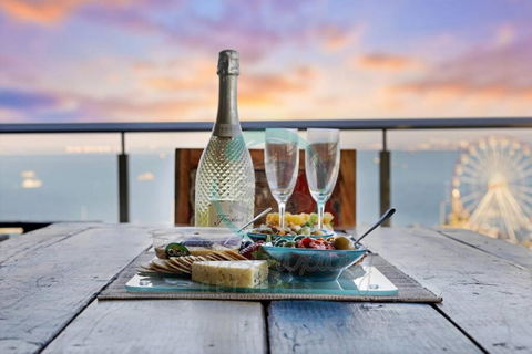 ZEN POINT PENTHOUSE 3-BR Executive W/front Retreat - Surfers Gold Coast 0