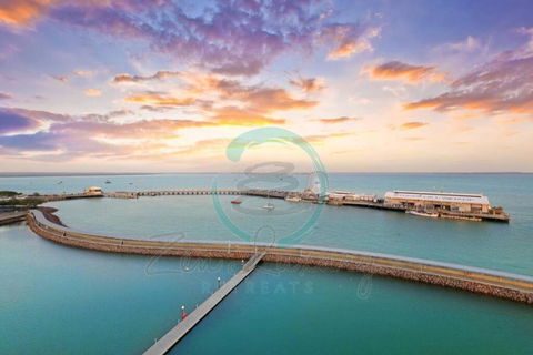 ZEN POINT PENTHOUSE 3-BR Executive W/front Retreat - Surfers Gold Coast 1