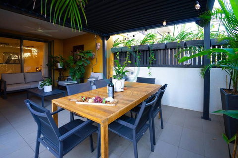 Zen Seaside 1BR Waterfront Apt - Surfers Gold Coast 2