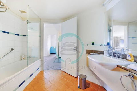 ZEN88 Esplanade: 3-BR Luxury Suite Near Waterfront - Surfers Gold Coast 2