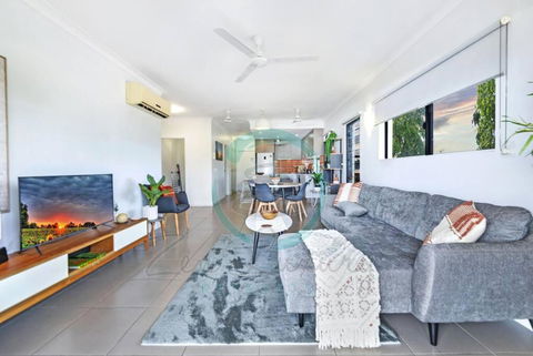 ZEN NOMAD 2-BR Nightcliff Apt Near Markets & Shops - Surfers Gold Coast 0