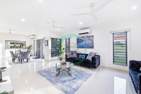 Zenhouse: Stylish Muirhead Home Near Park/Hospital - Surfers Gold Coast 0