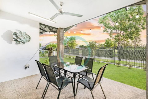 Zenhouse: Stylish Muirhead Home Near Park/Hospital - Surfers Gold Coast 1