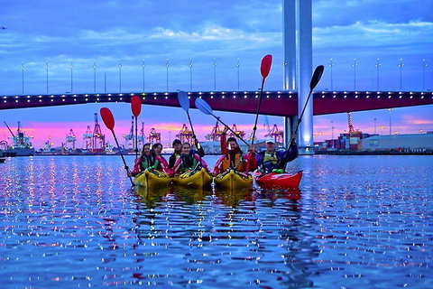 Melbourne City Twilight Kayak Tour - Surfers Gold Coast 1