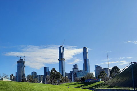 Guided Walking Tour Of Melbourne Yarra River - Surfers Gold Coast 2