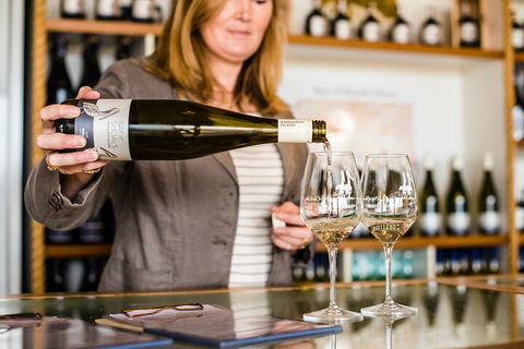 Kangaroo Island Gourmet Food And Wine 4WD Tour - Surfers Gold Coast 0